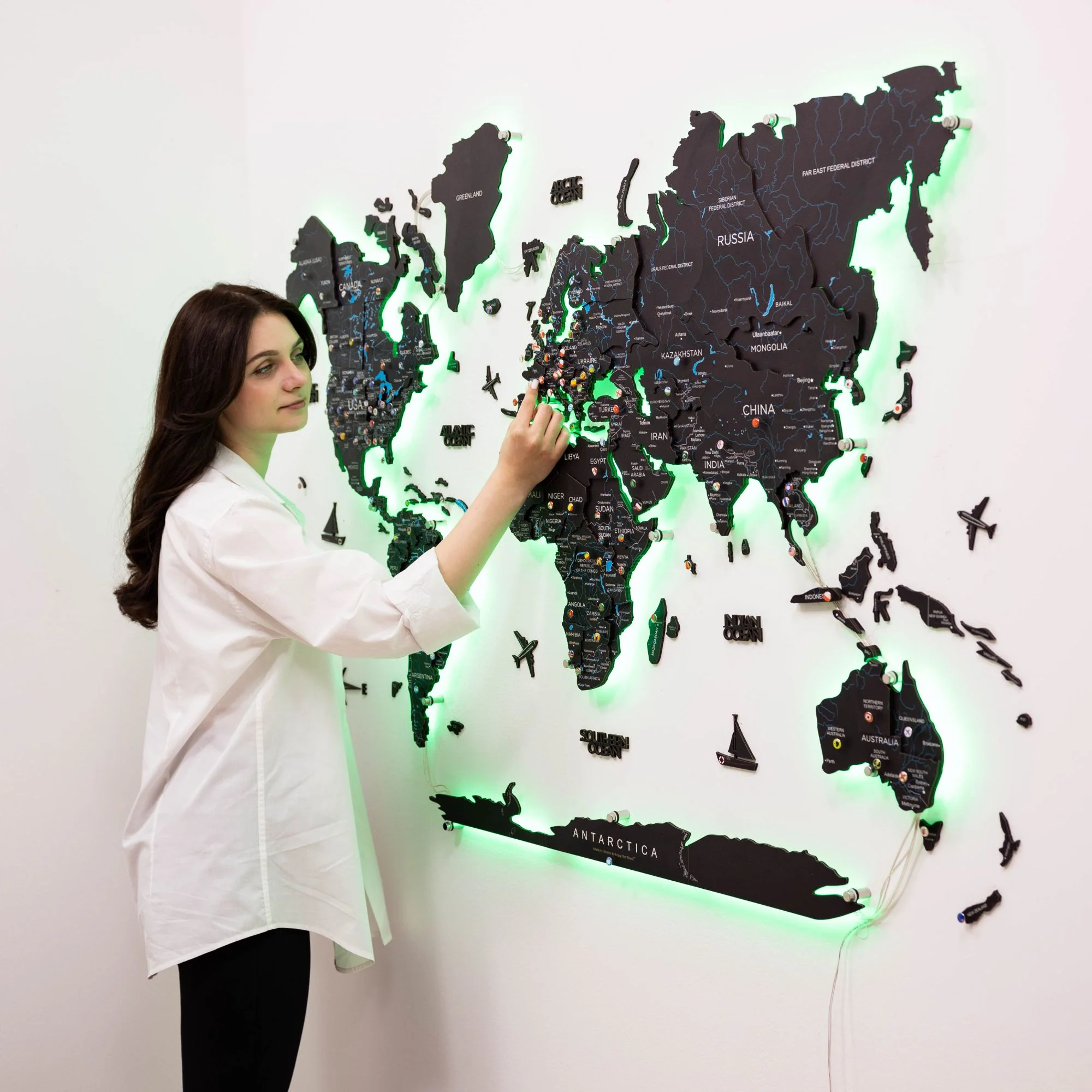 3D LED / LUMINOUS Wooden World Map 3.0 Midnight - Image 13