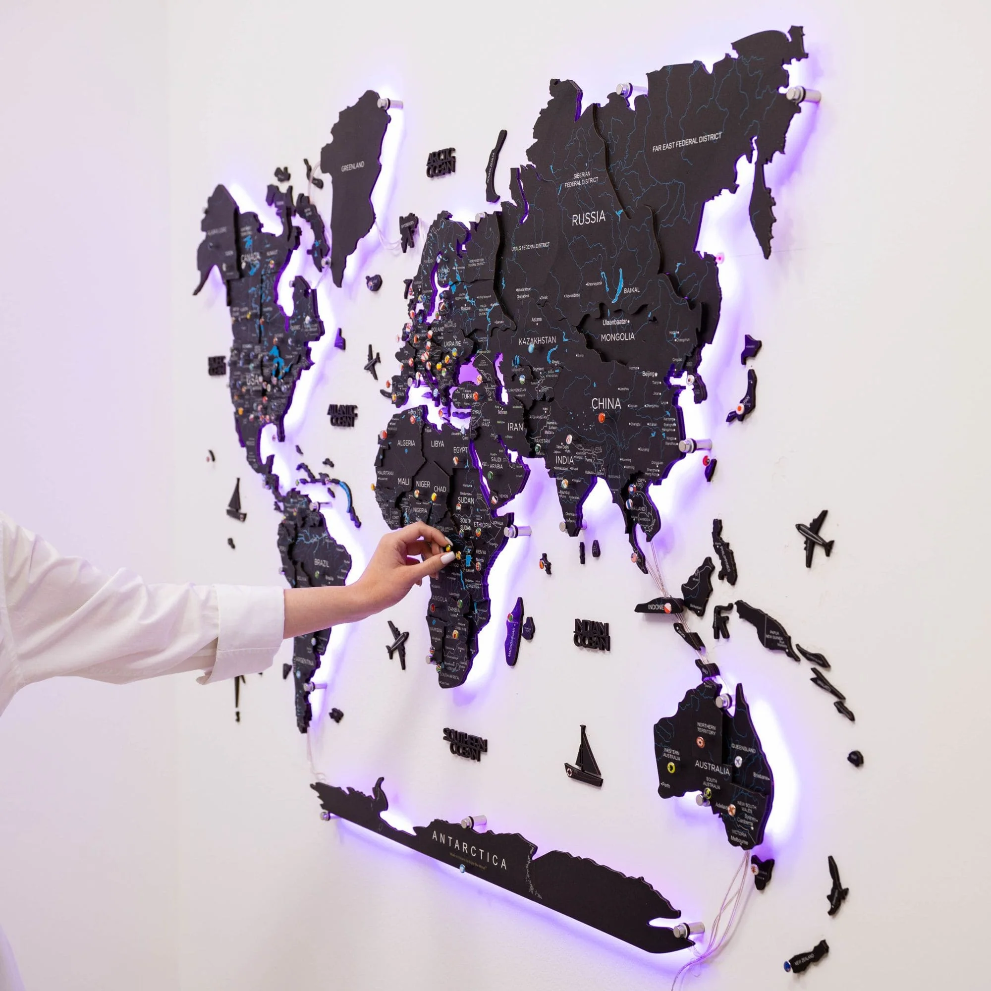 3D LED / LUMINOUS Wooden World Map 3.0 Midnight - Image 14