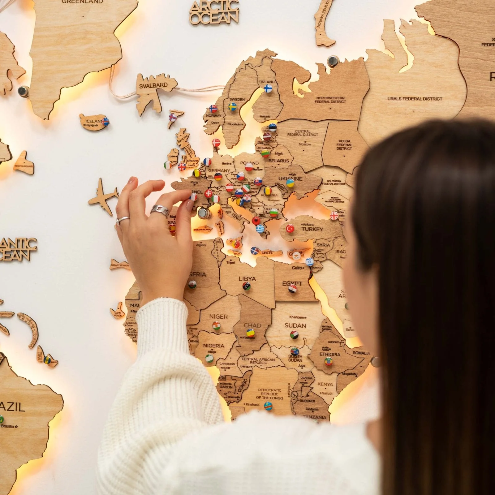 3D LED Wooden World Map 3.0 Gold - Image 5