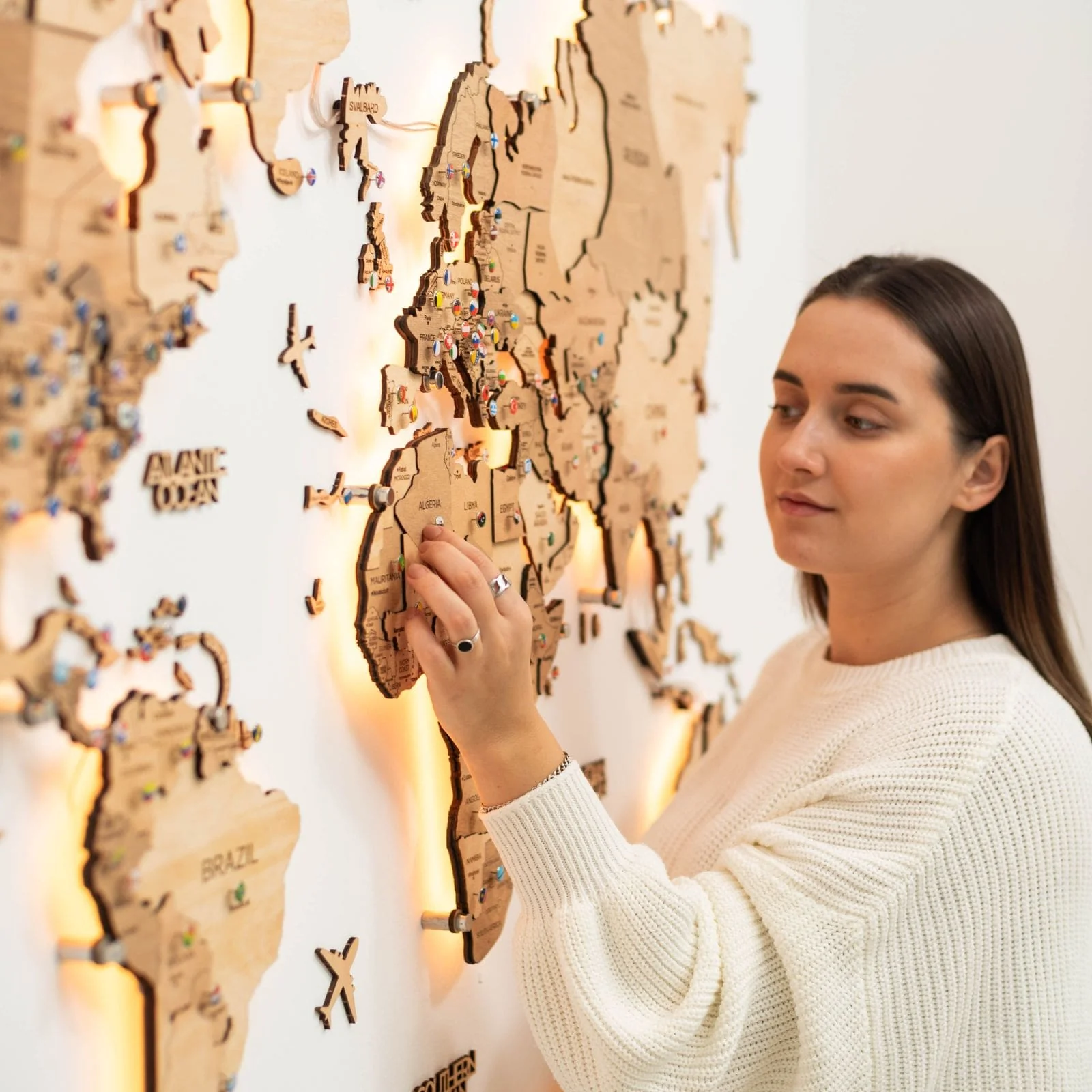 3D LED Wooden World Map 3.0 Gold - Image 7