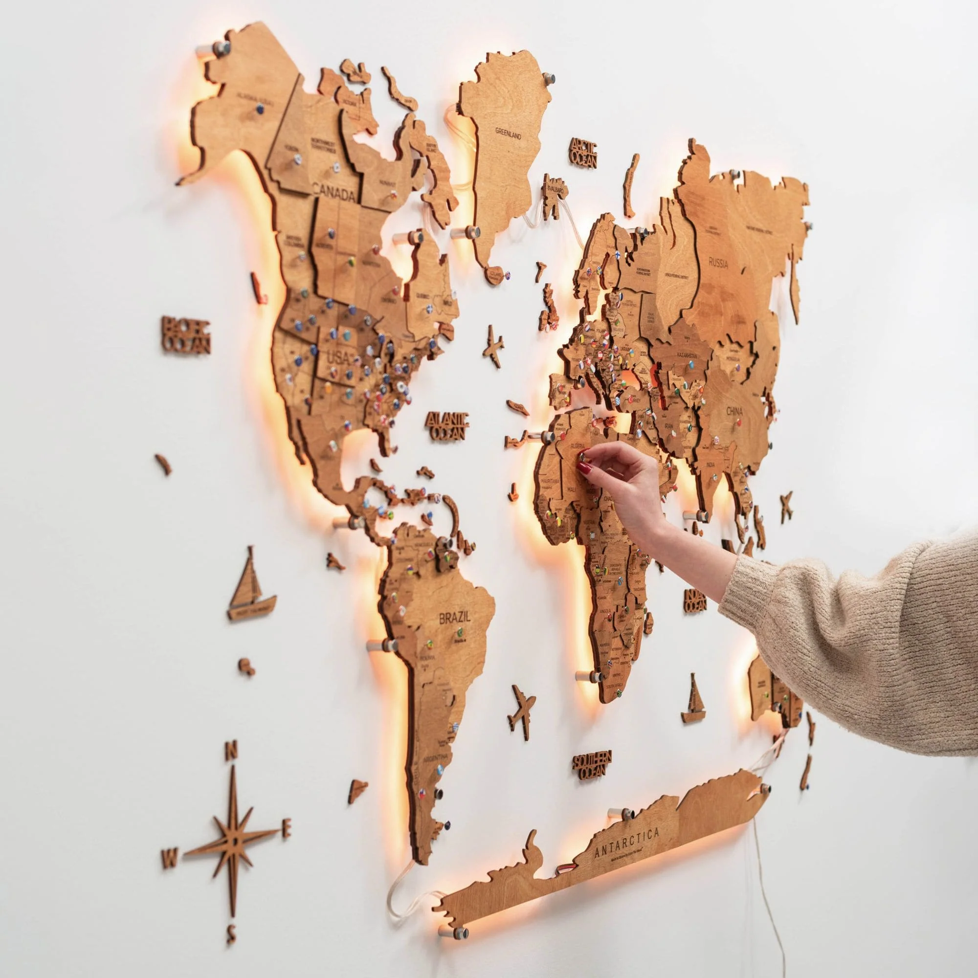3D LED Wooden World Map 3.0 Oak - Image 11