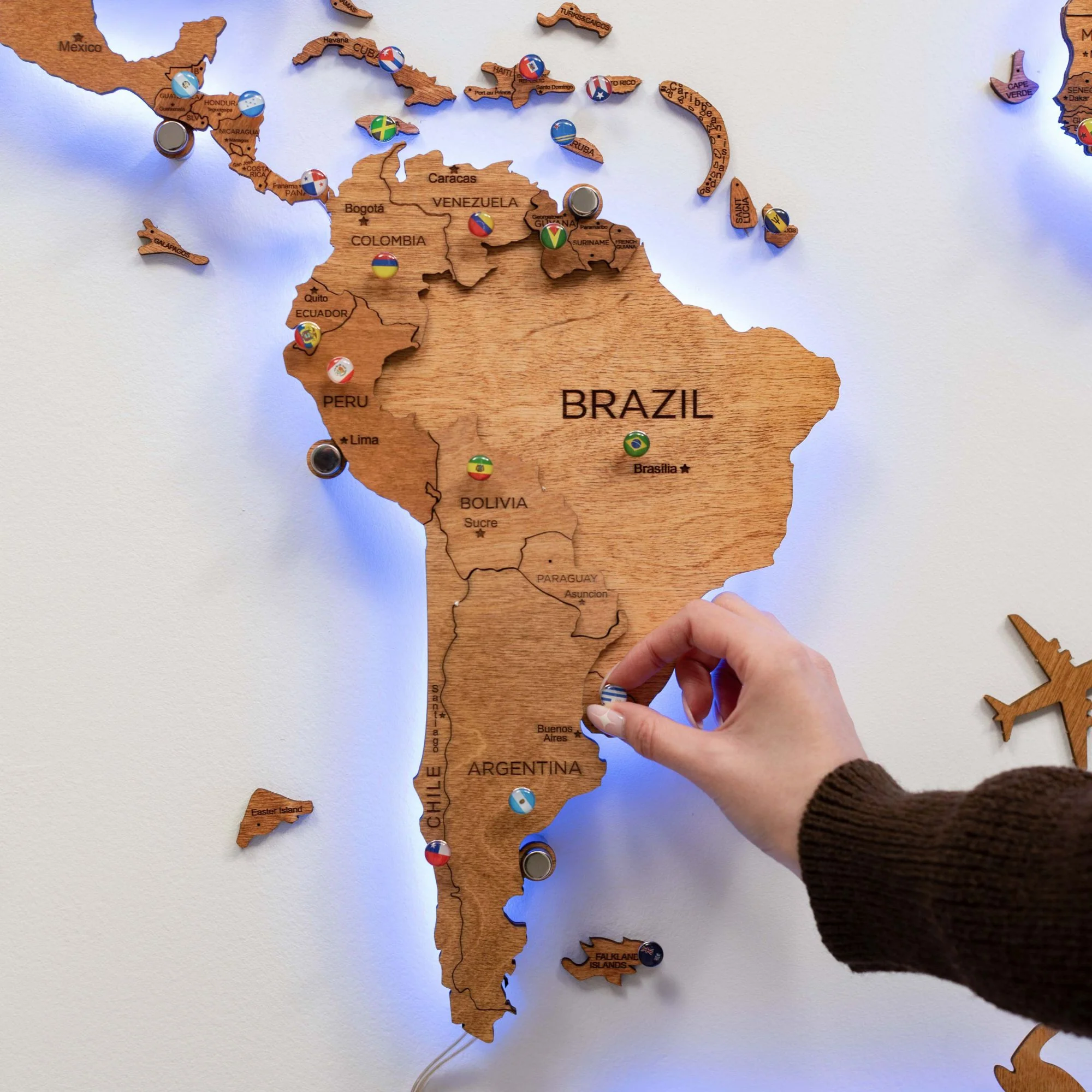 3D LED Wooden World Map 3.0 Oak - Image 4