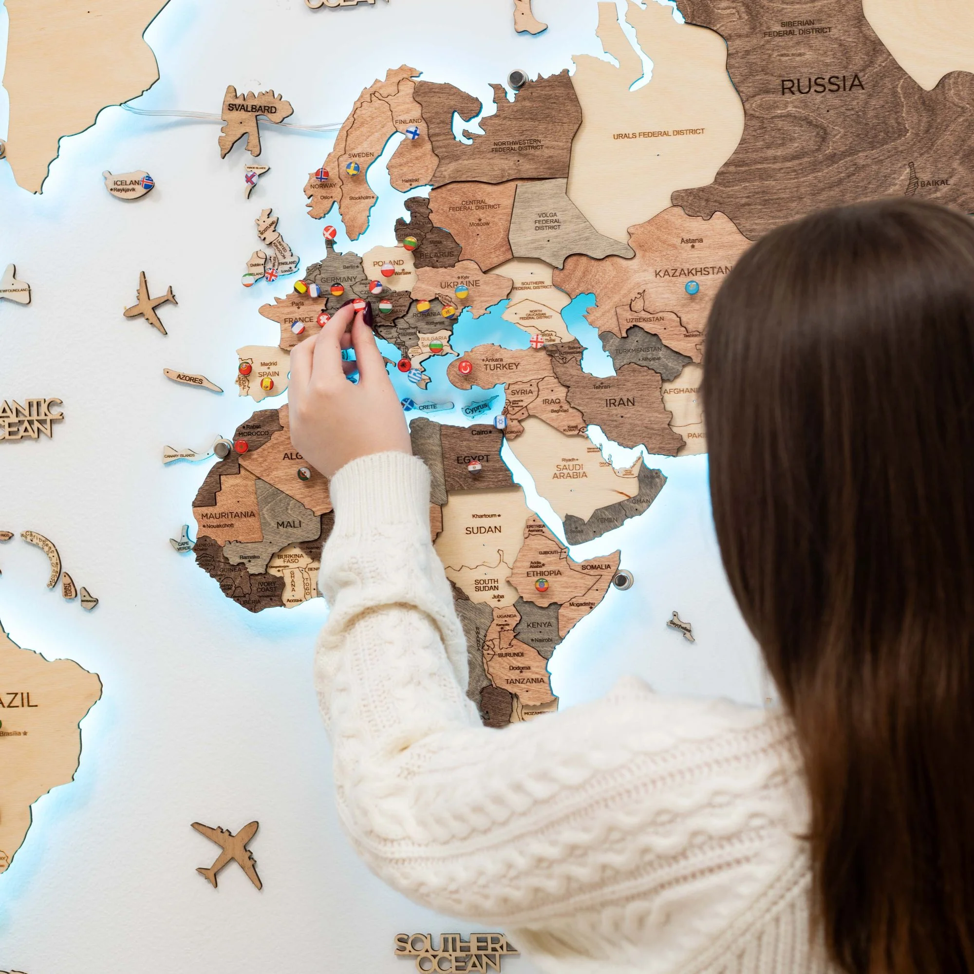 3D LED Wooden World Map 3.0 Smokey - Image 12