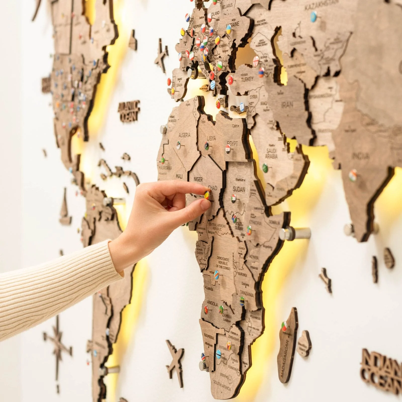 3D LED Wooden World Map 3.0 Terra - Image 4