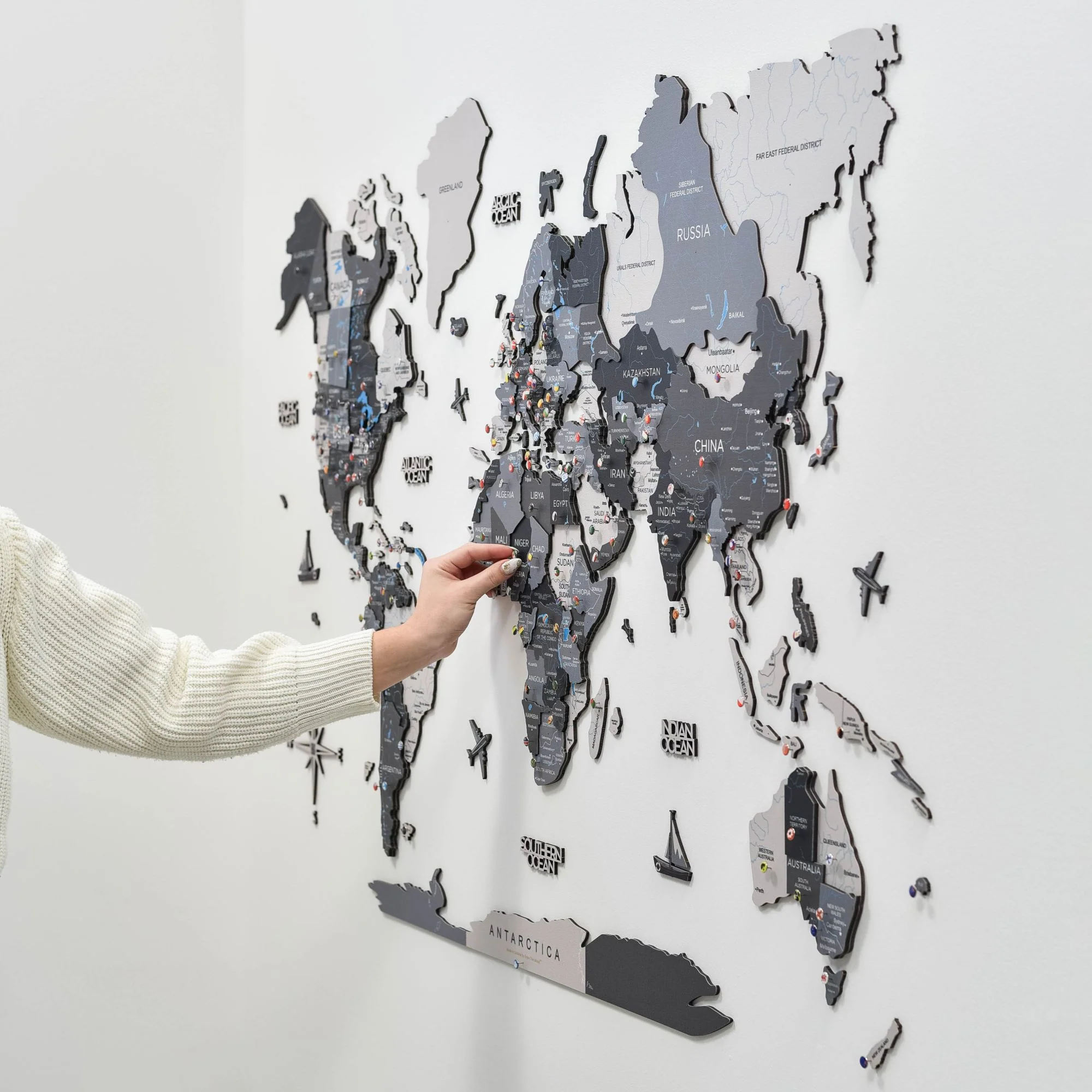 3D Wooden World Map Nordik - Image 10