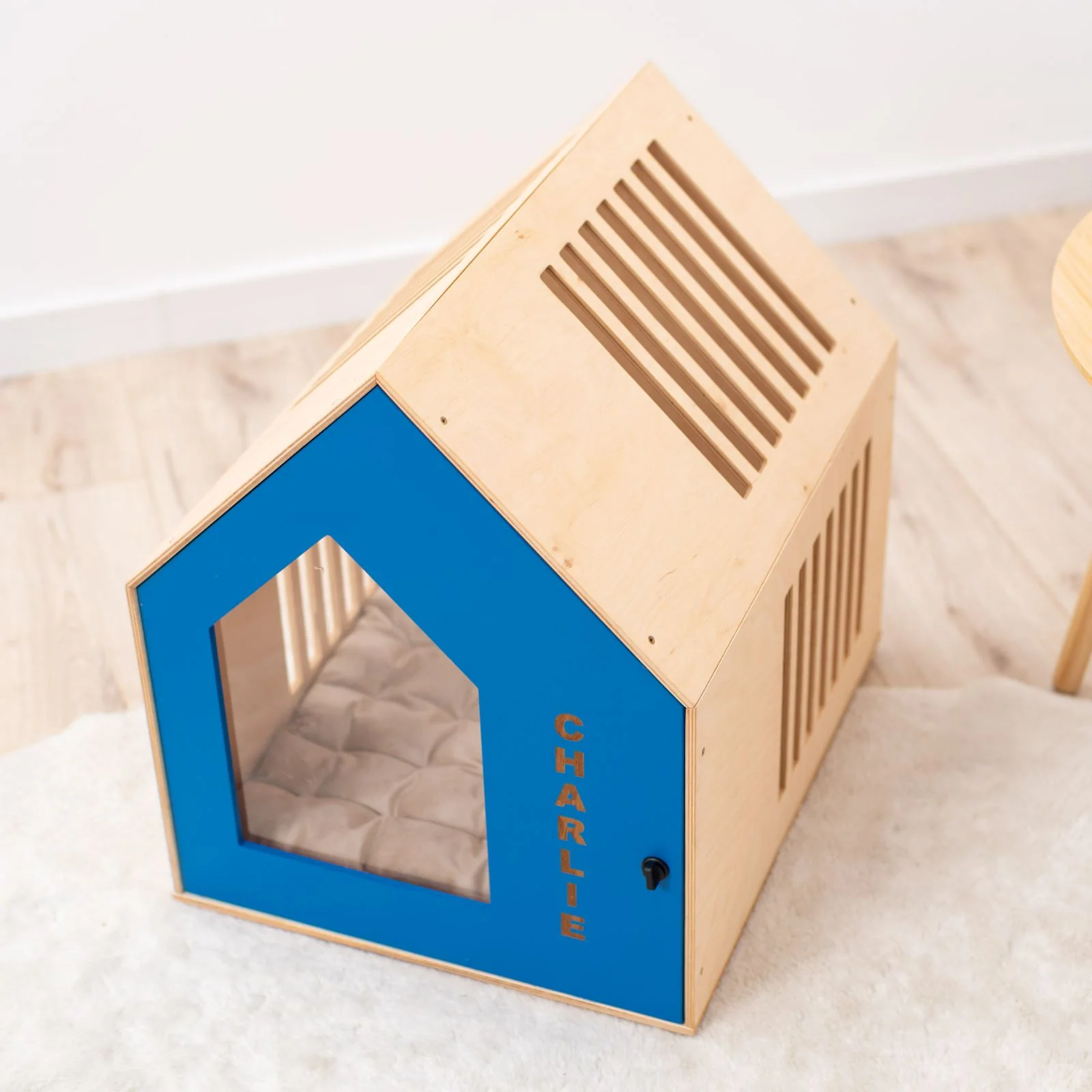 Booth-Style Wooden Dog House - Blue - Image 6